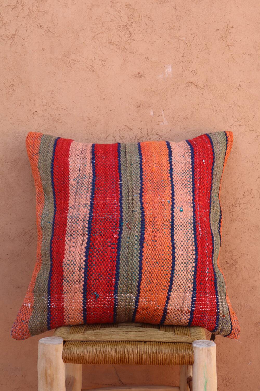 Coussin haïk rayé coloré en laine