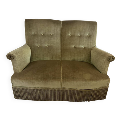 canapé crapaud double vintage en tissu vert olive et passementerie