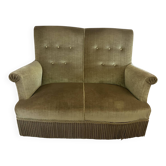 canapé crapaud double vintage en tissu vert olive et passementerie 