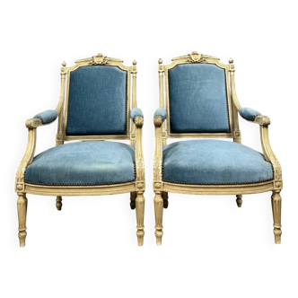 Paire de Fauteuils style Louis XVI en bois mouluré, sculpté