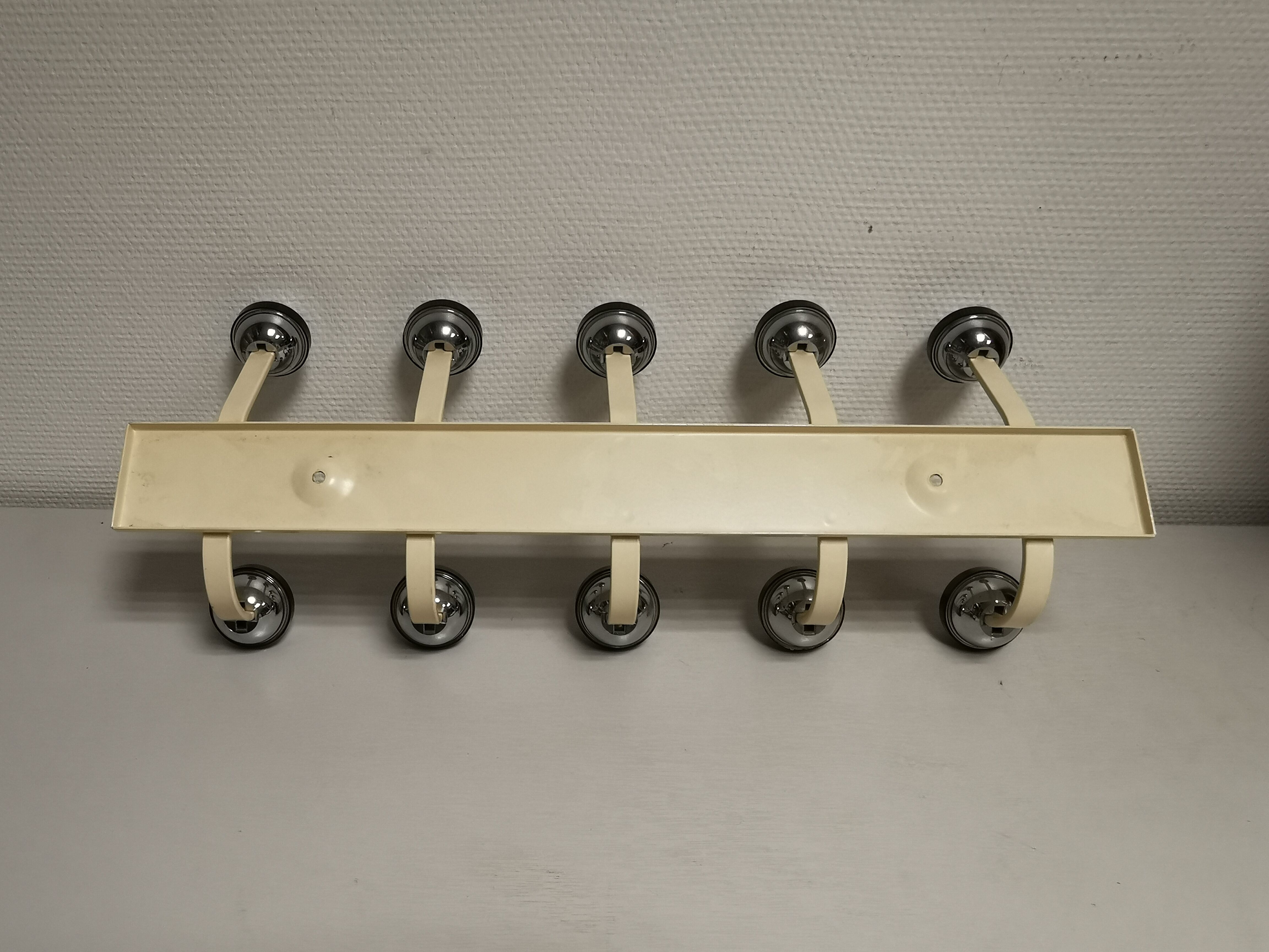 POrte Coats, design of the 70s. ball hooks