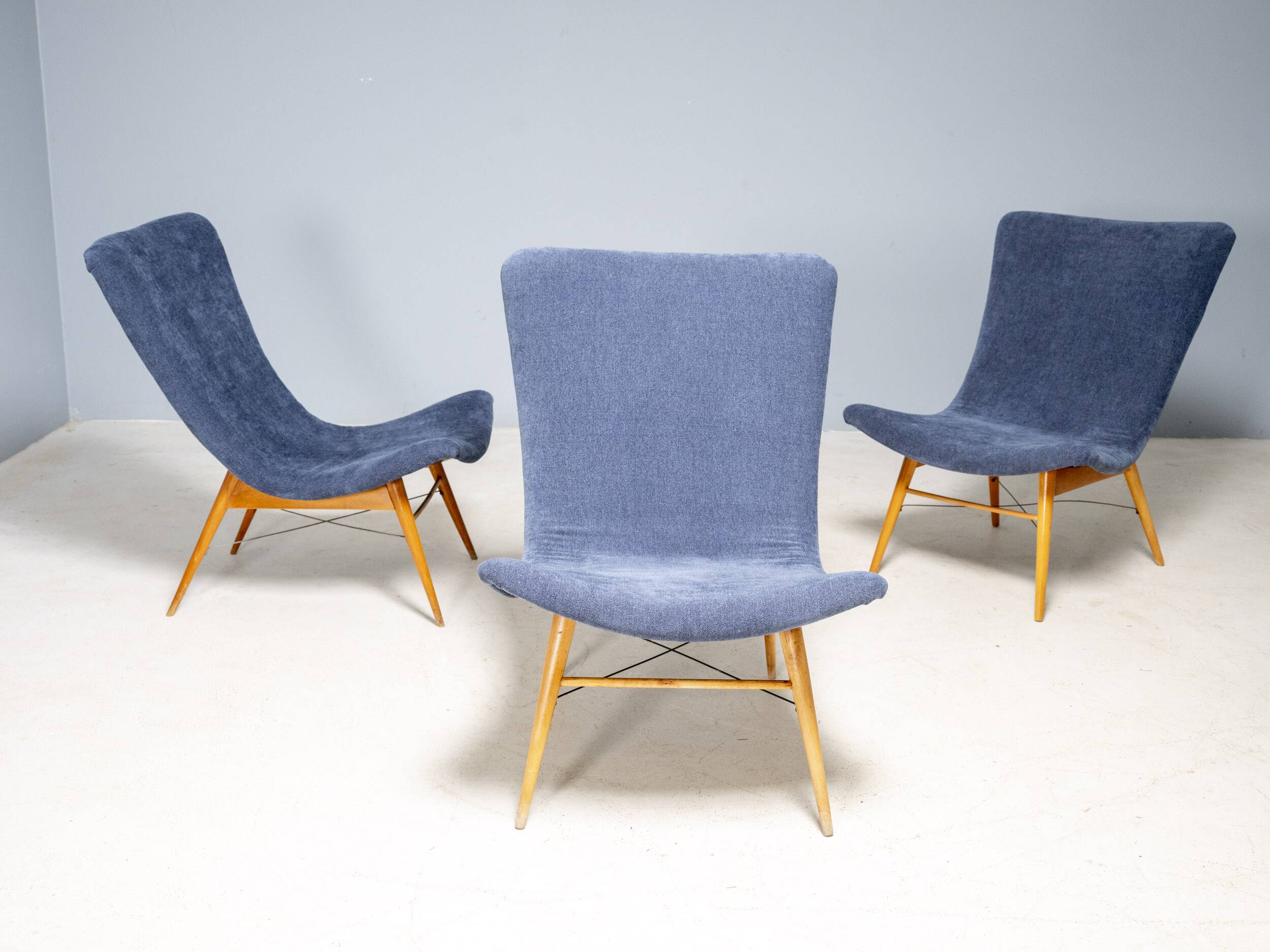 Shell armchairs by Miroslav Navrátil, Český Nábytek, 1960s – set of 3