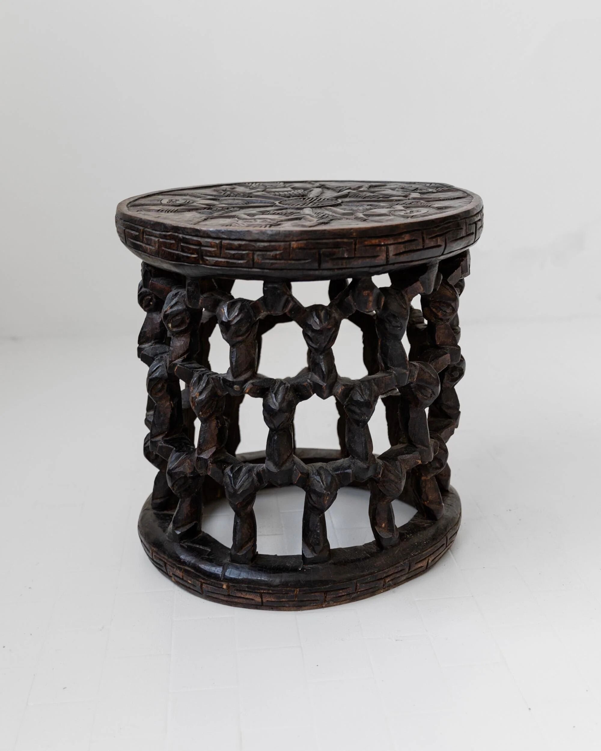 Vintage Bamileke stool from the 1950s - hand-carved table from Cameroon - African art - handmade, bohemian furniture, gift idea