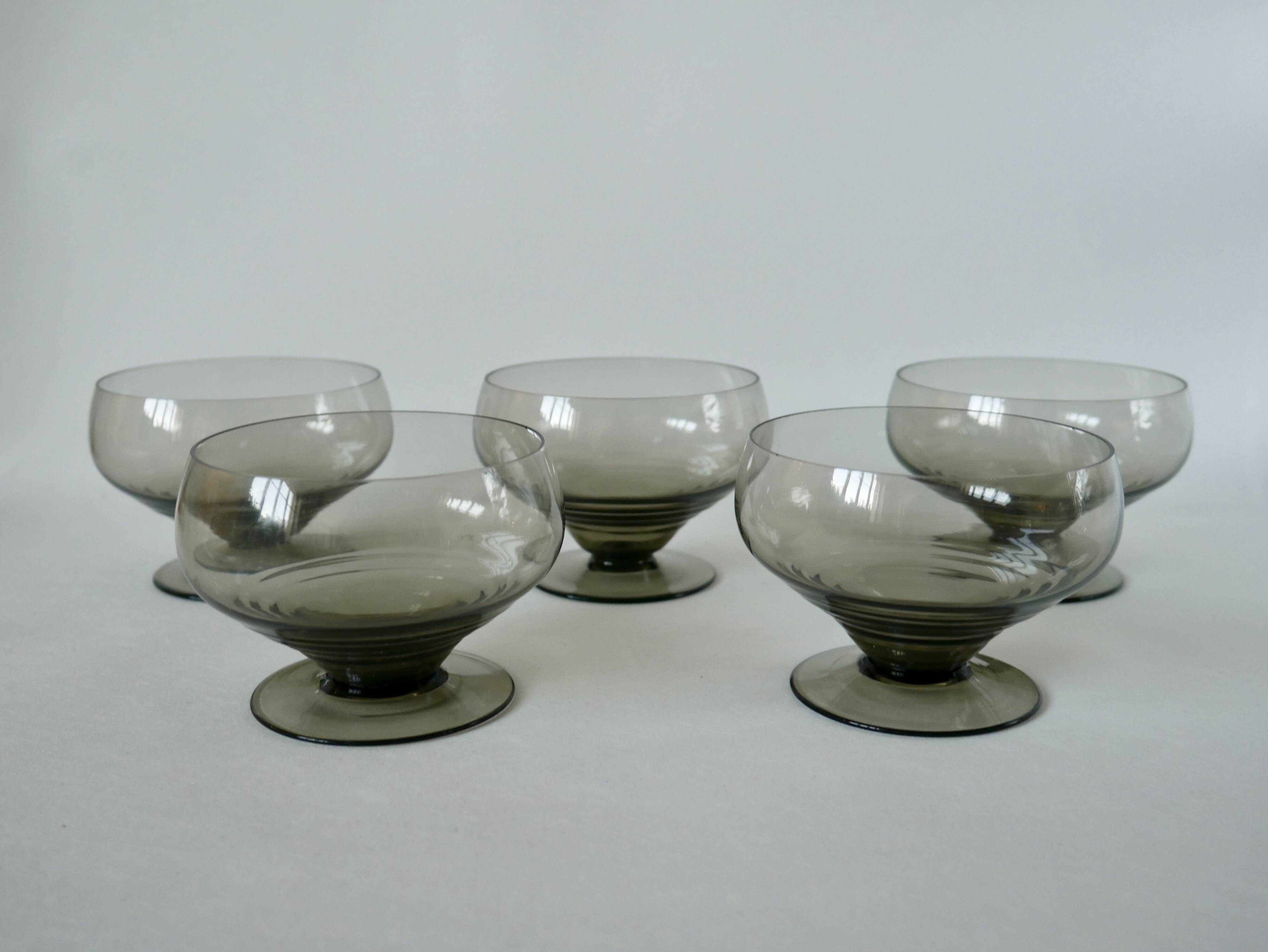Set of 5 art deco design champagne glasses in smoked glass from the 30s and 40s