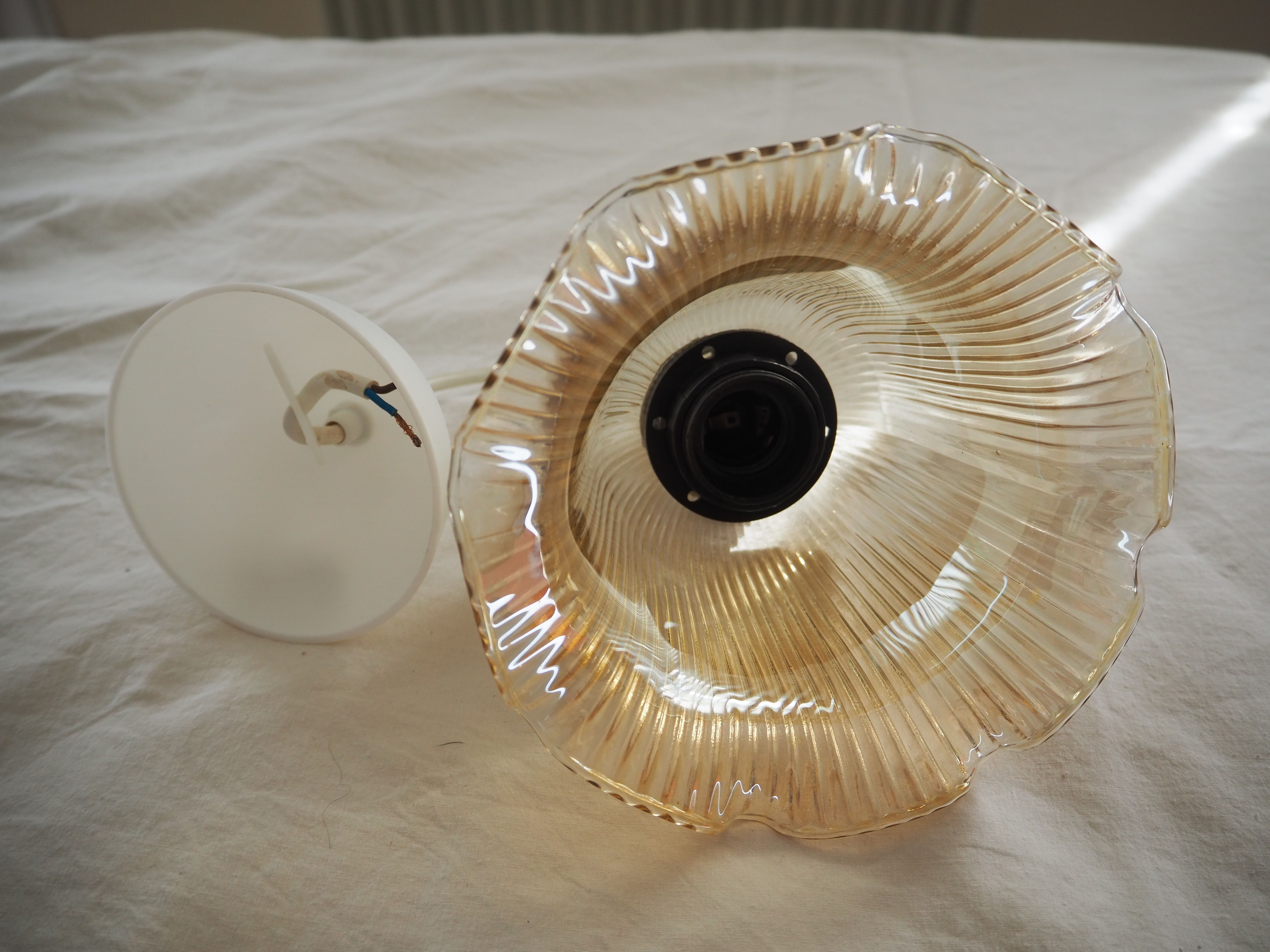 Striated tulip-shaped pendant light, in smoked glass