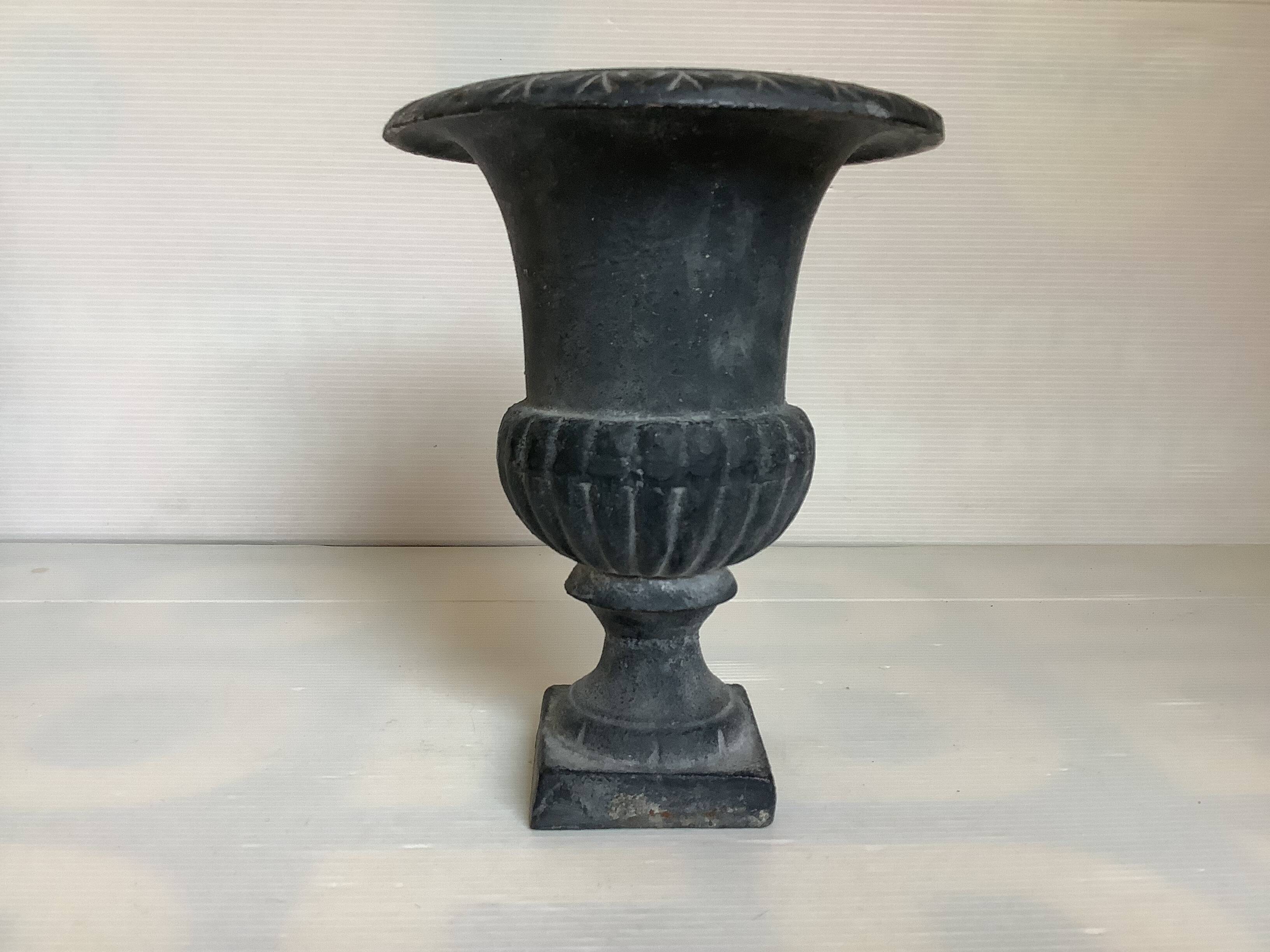 Medici cast iron planter vase
