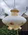 Suspension vintage en verre opalin décor floral stylisé beige doré
