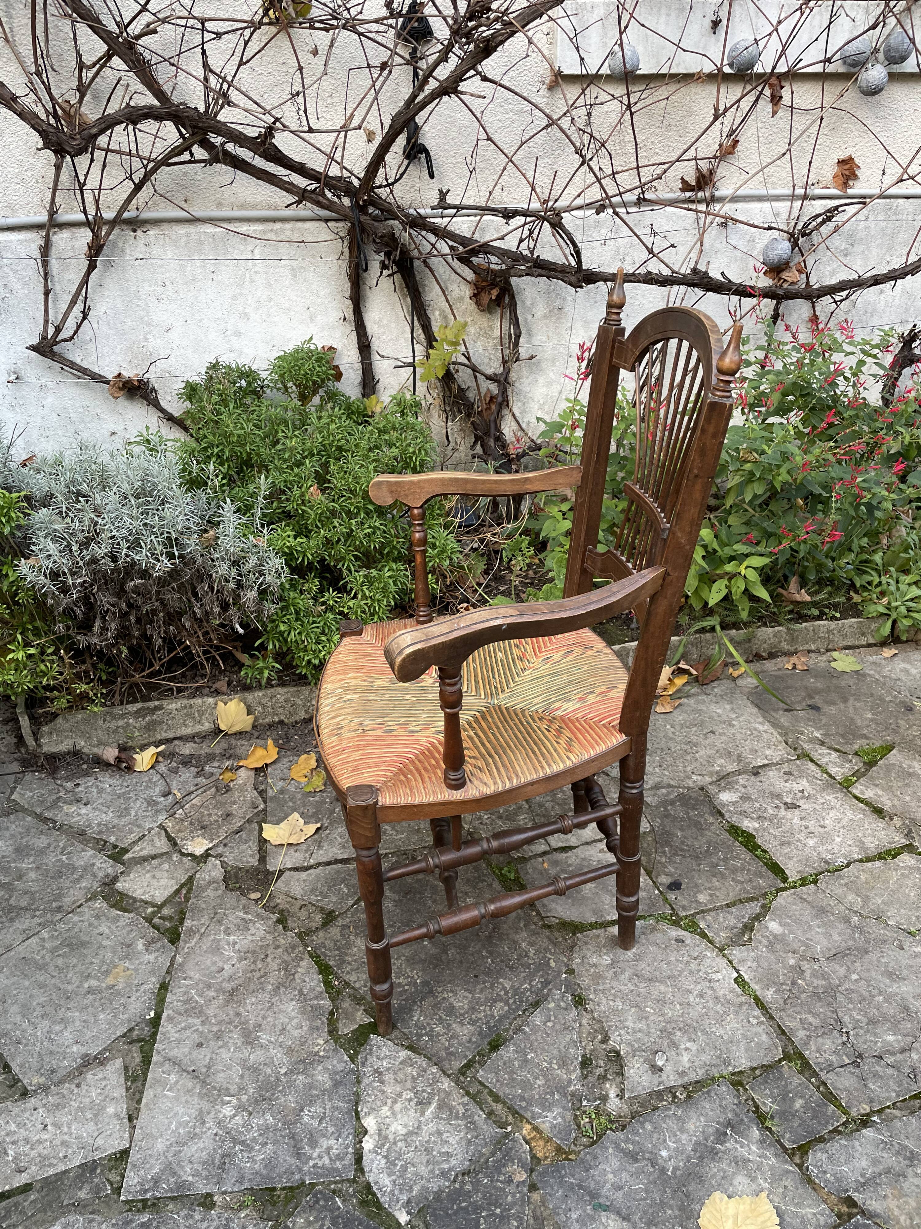 Mulched wooden armchair