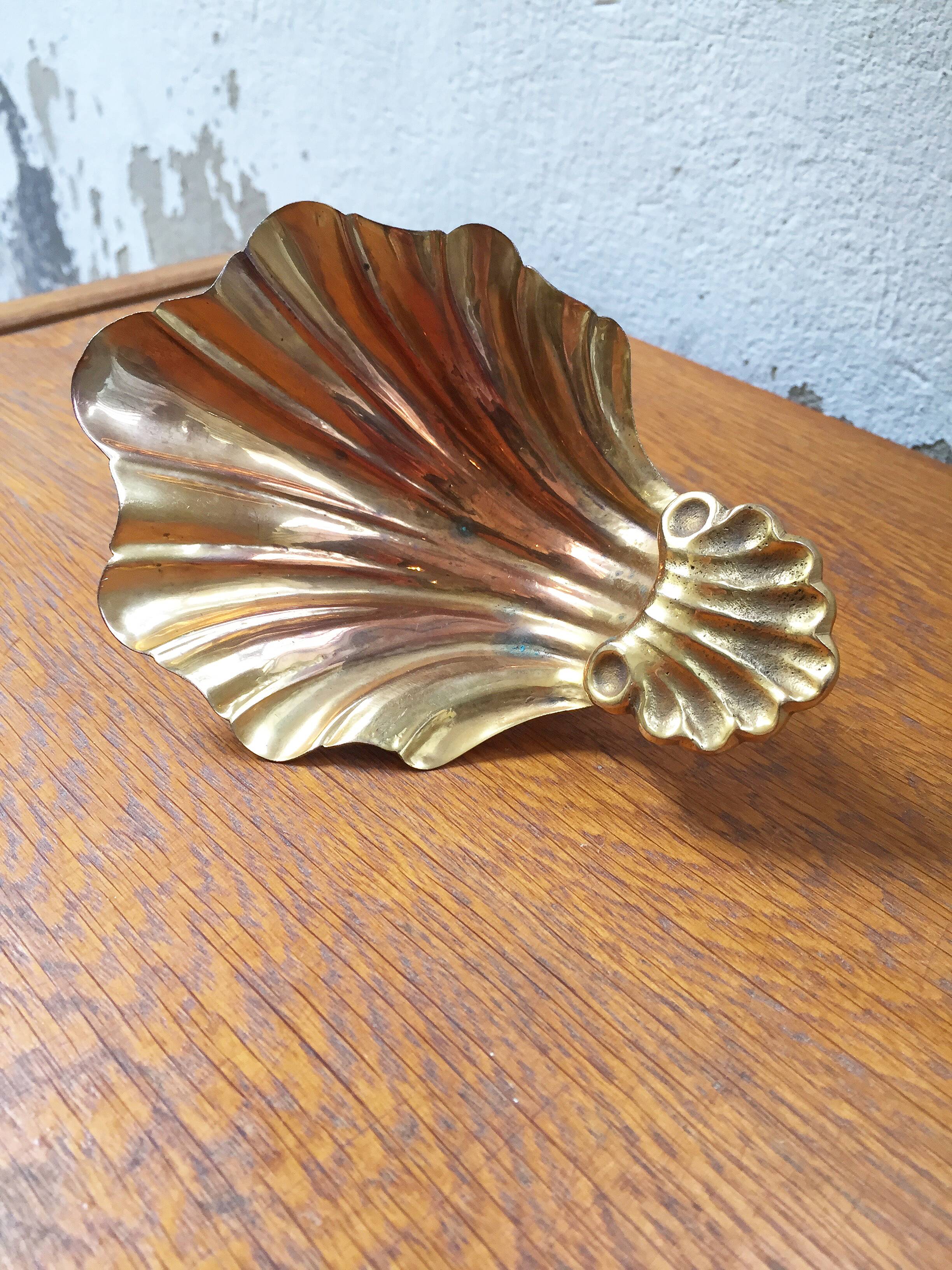 Golden shell ashtray