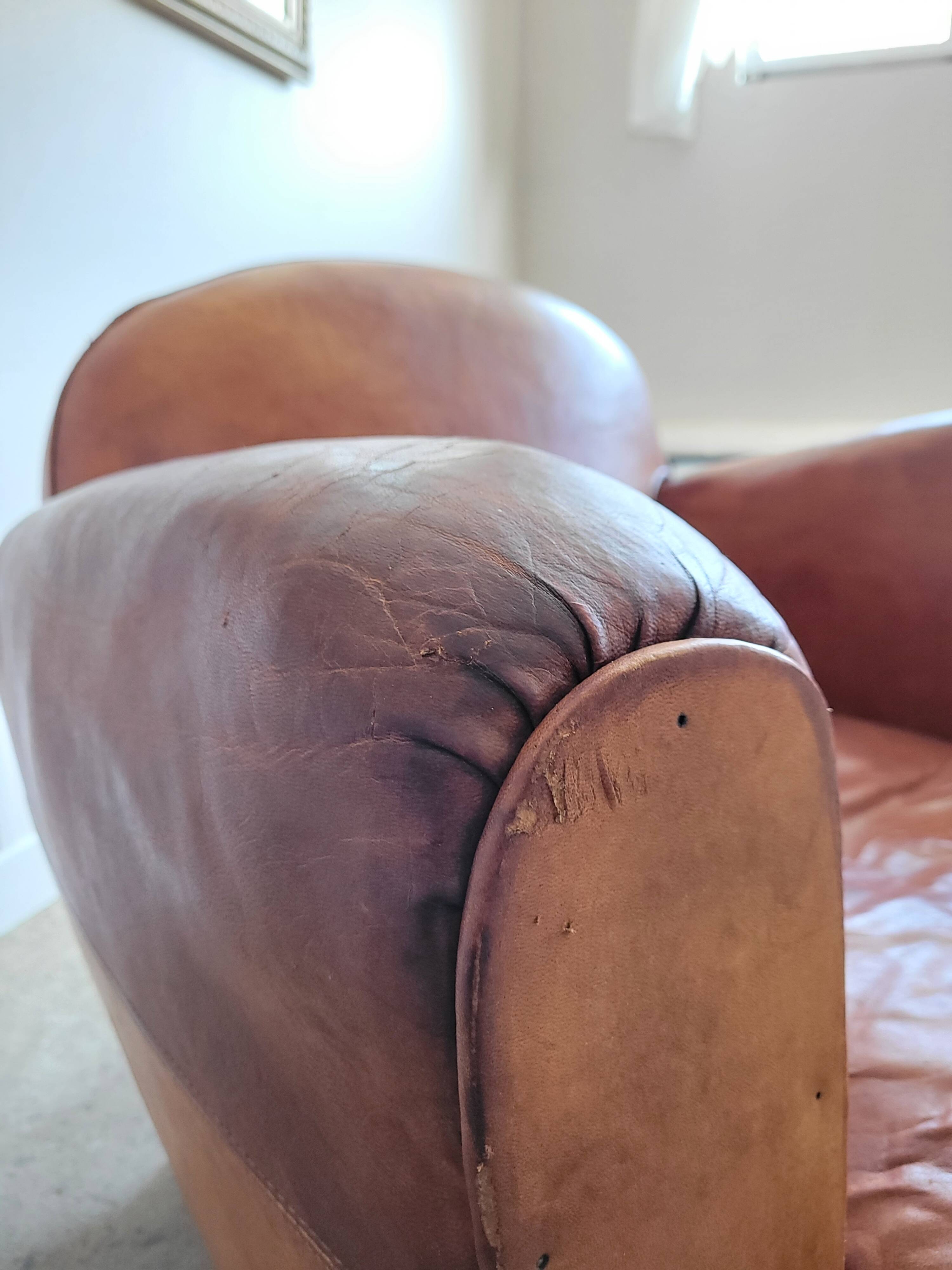 Fauteuil club en cuir patiné