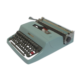 Olivetti Lettera 32 typewriter