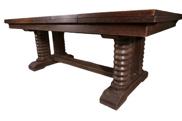 Grande table en chêne massif par Joseph Savina 1950