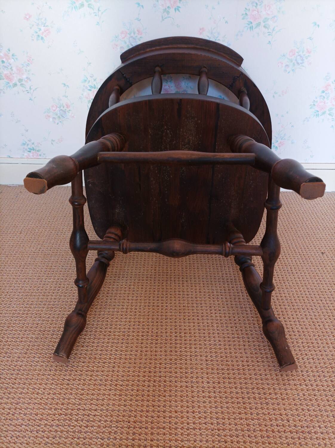 Armchair with wooden armrests