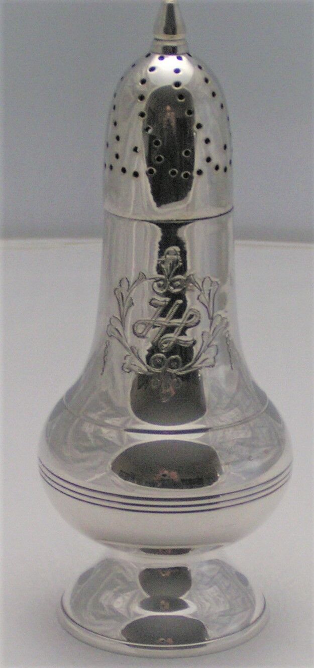 Pair of Old Salt shaker & Pepper Maker in Silver Metal