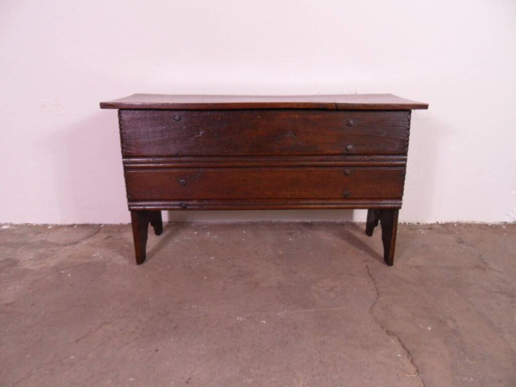 Petit coffre en bois antique en chêne