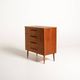 Commode en teck avec ferrules en laiton