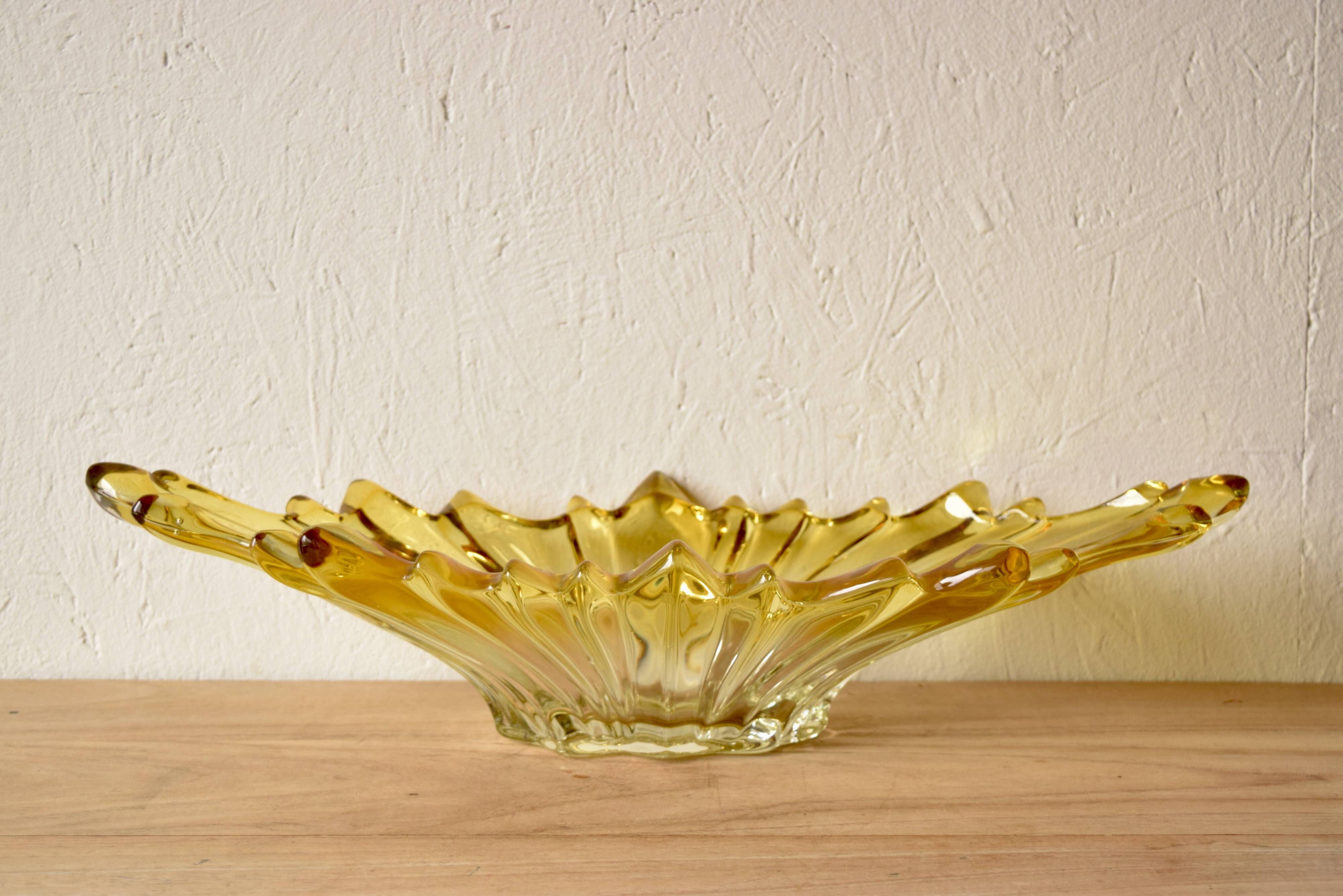 Corbeille vintage en verre moulé et teint en jaune