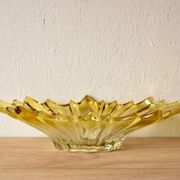 Corbeille vintage en verre moulé et teint en jaune