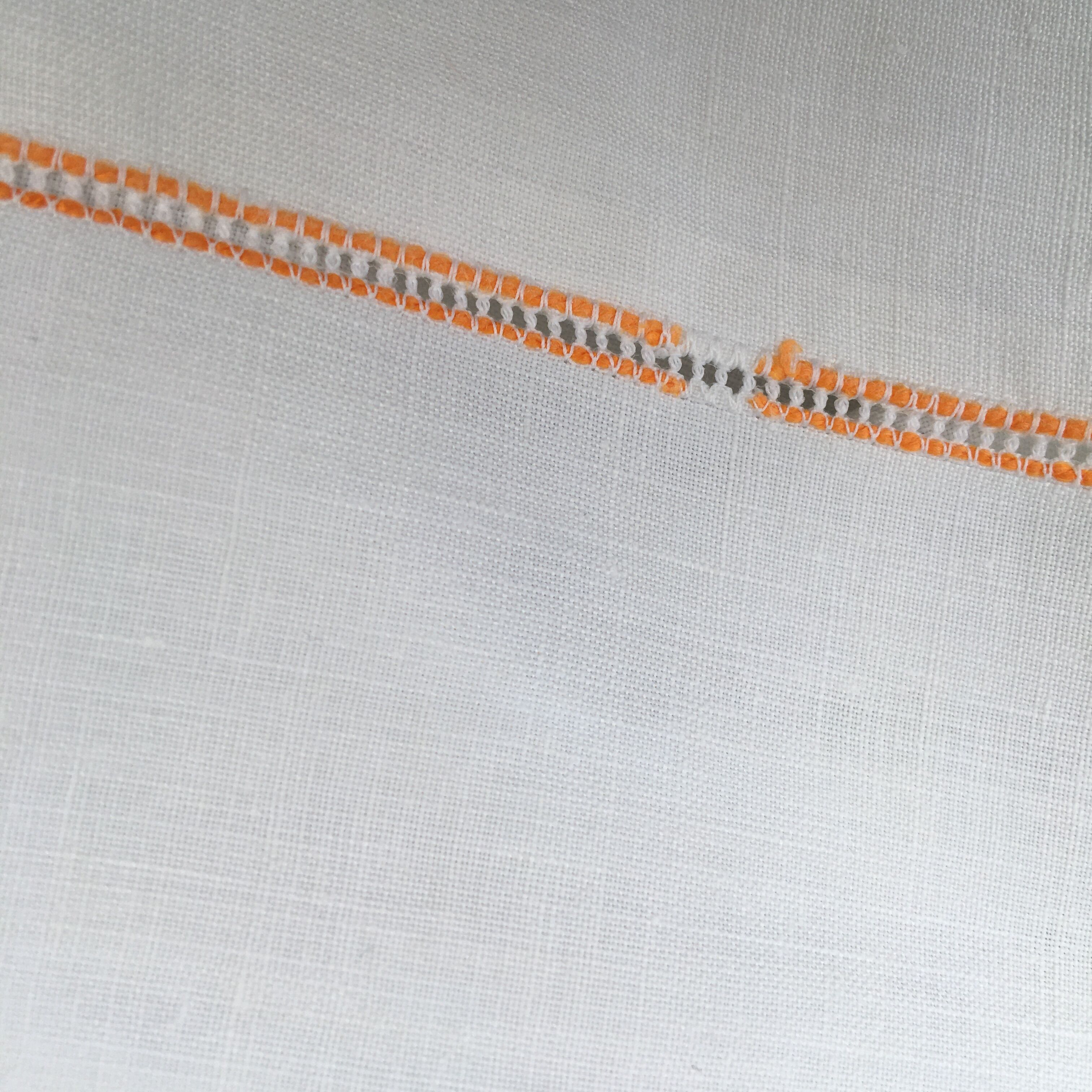 Rectangular tablecloth 160 x 240cm embroidered flowers "sweet peas"