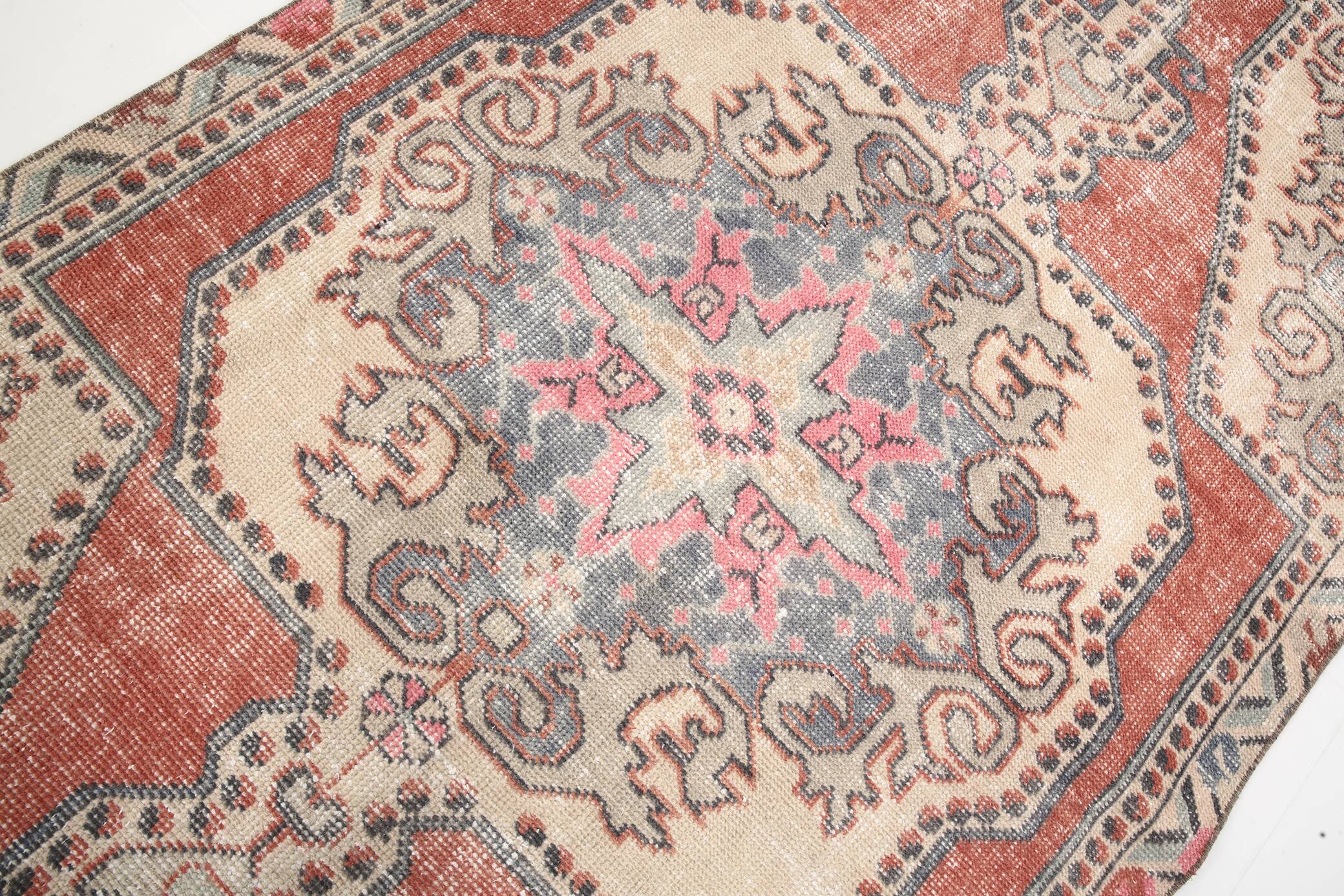 4x7 Shades Of Red Beige Oriental Vintage Rug, 126x220Cm SK 2638