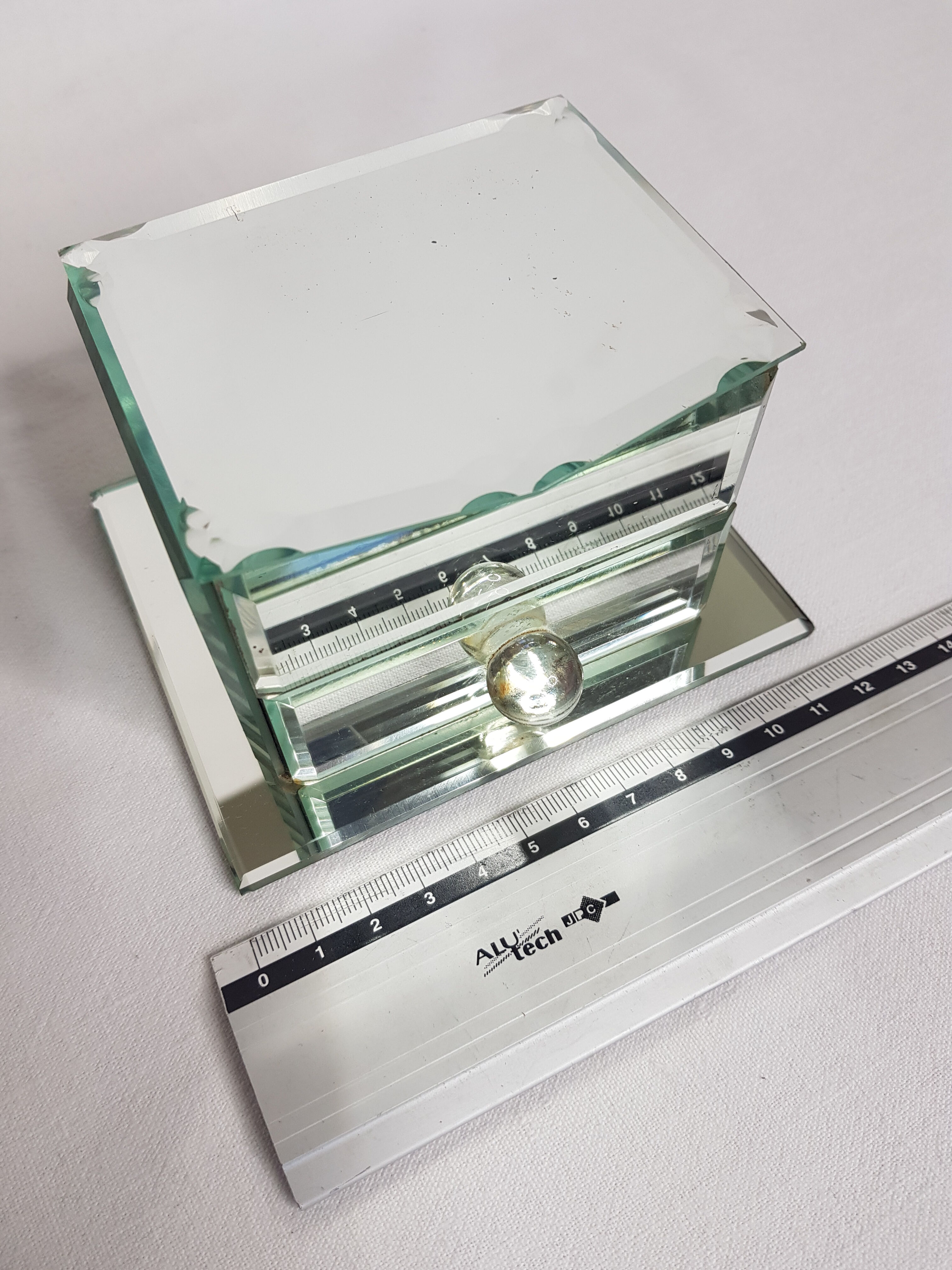 Jewelry box in bevelled glass, mirror, old art deco style