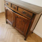 Old low buffet in solid wood with drawers and doors.