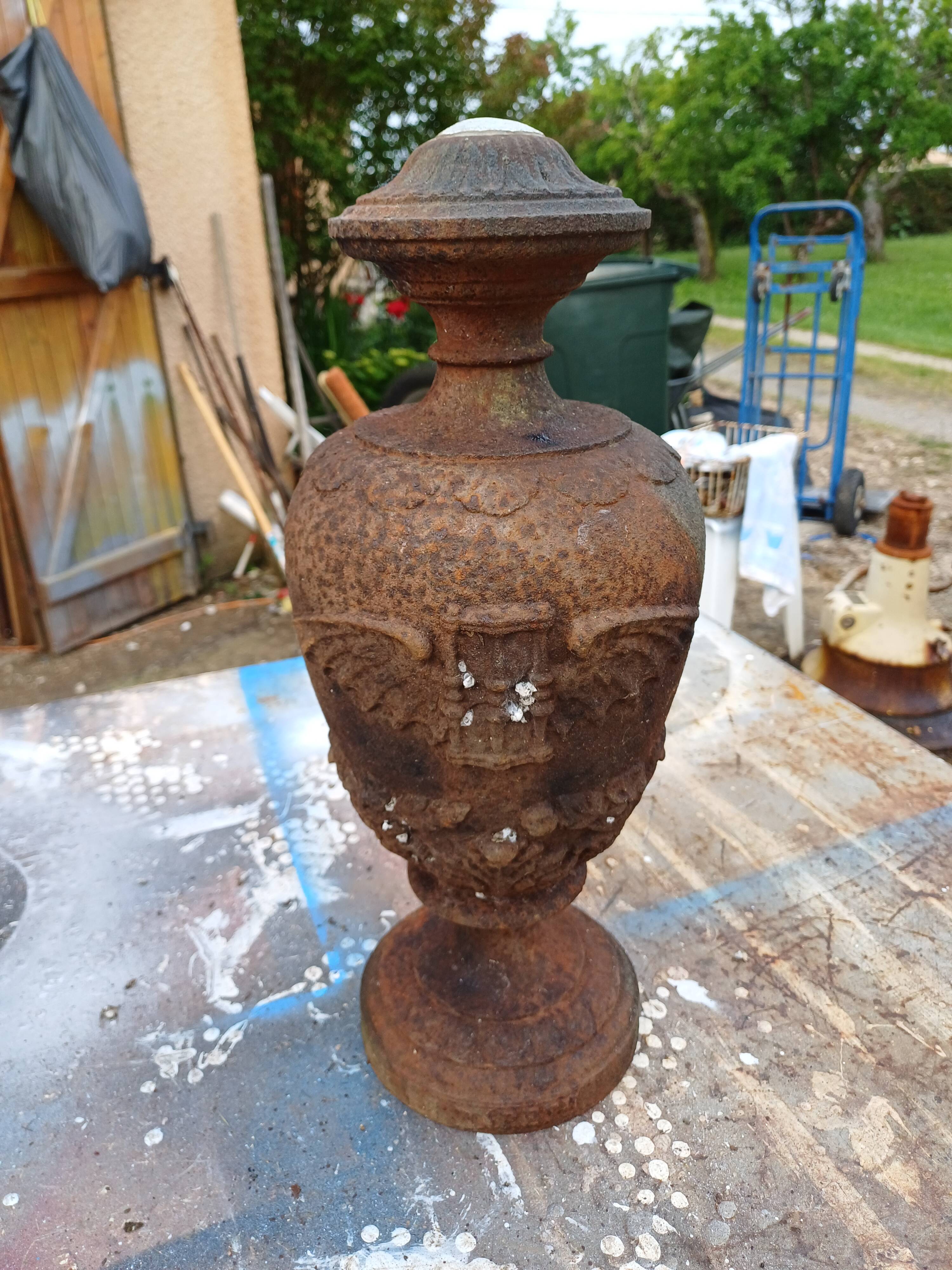 Pair of Cast Iron Fire Pots 1900: Charleville - Mézières