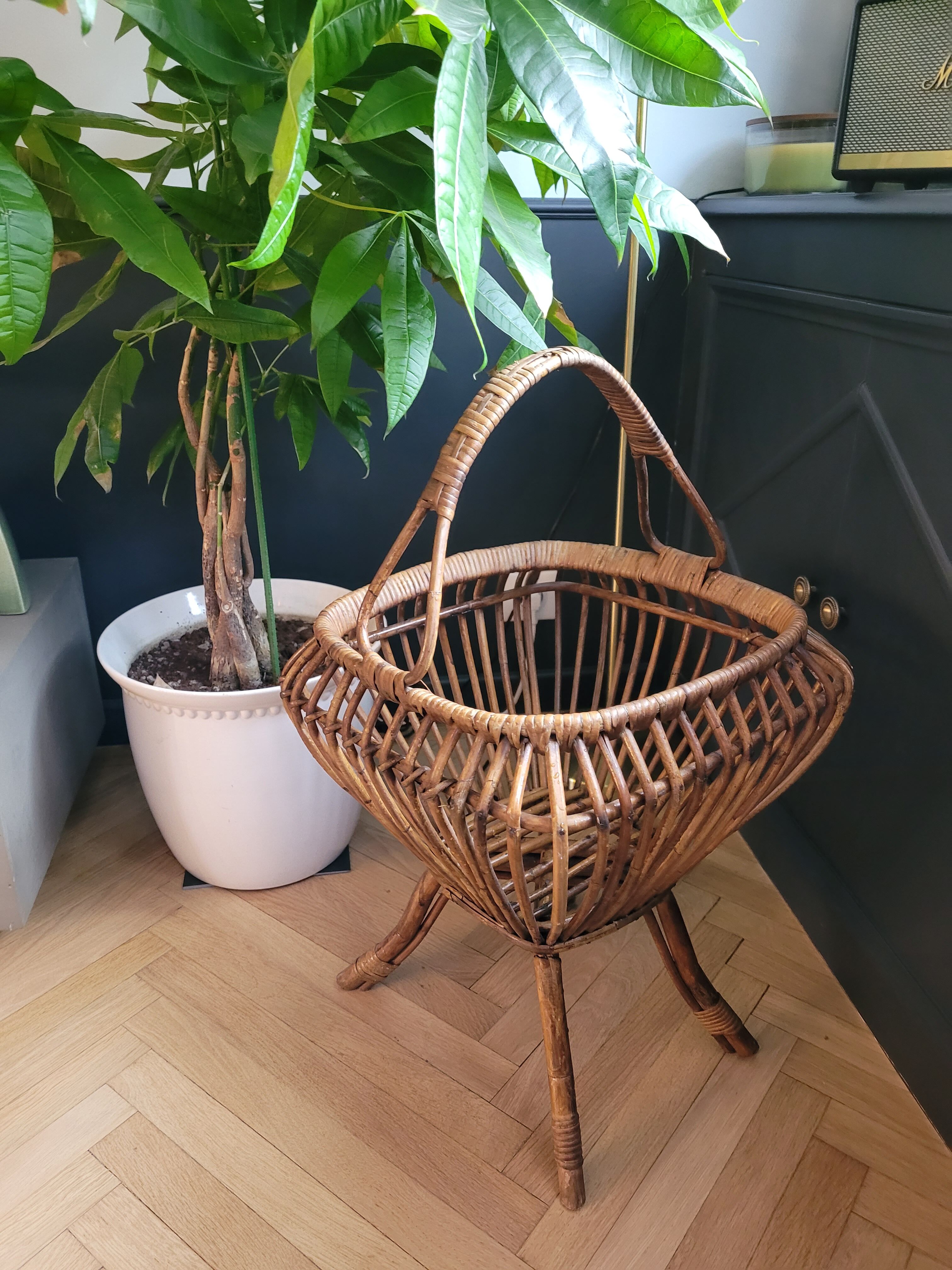Rattan worker