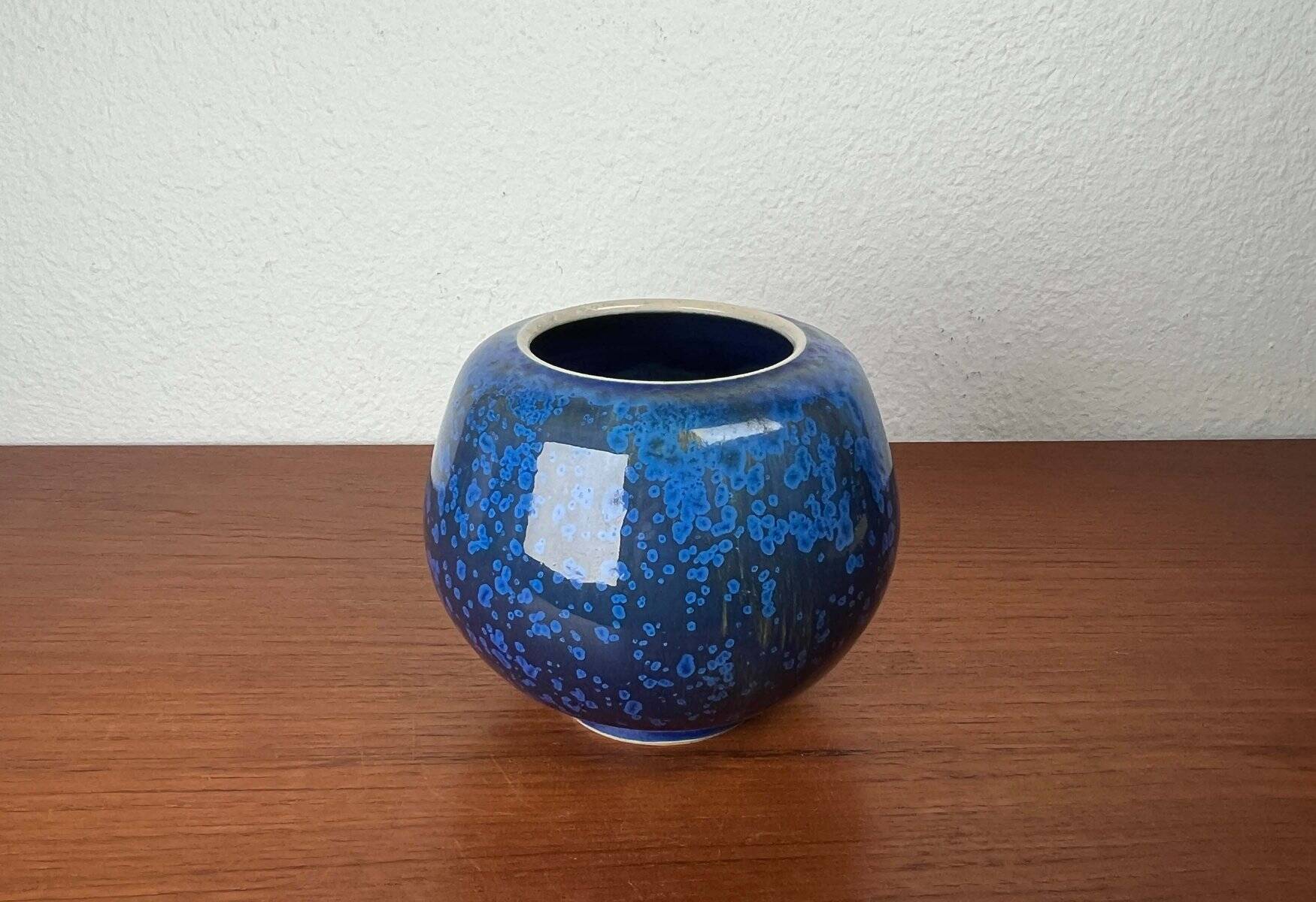 Vase de poterie d'atelier allemand bleu moderne du milieu du siècle par Werner et Annemarie Schmidt-Tummeley pour Juist Keramik, 1960s