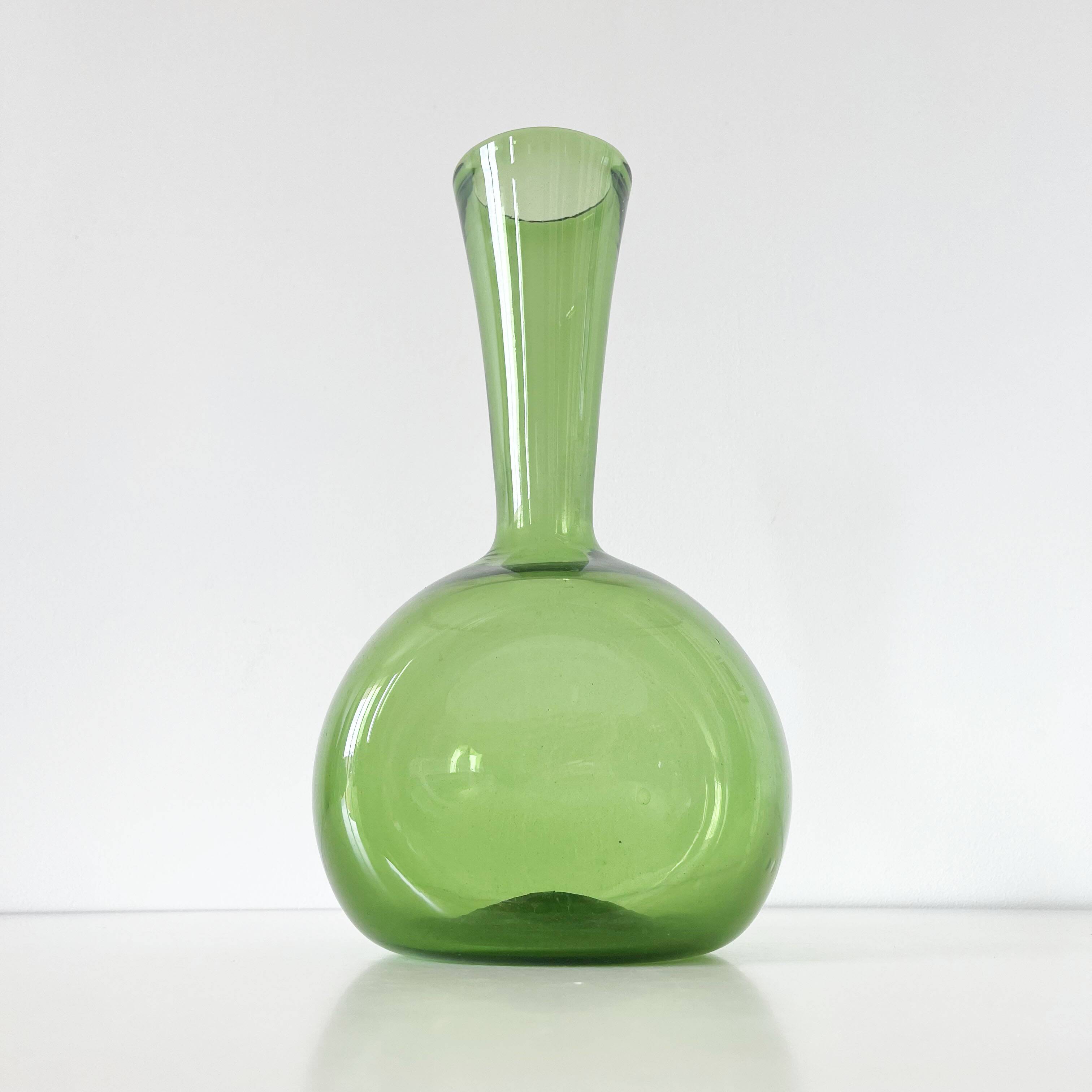 Italian green blown glass vase Empoli 1950