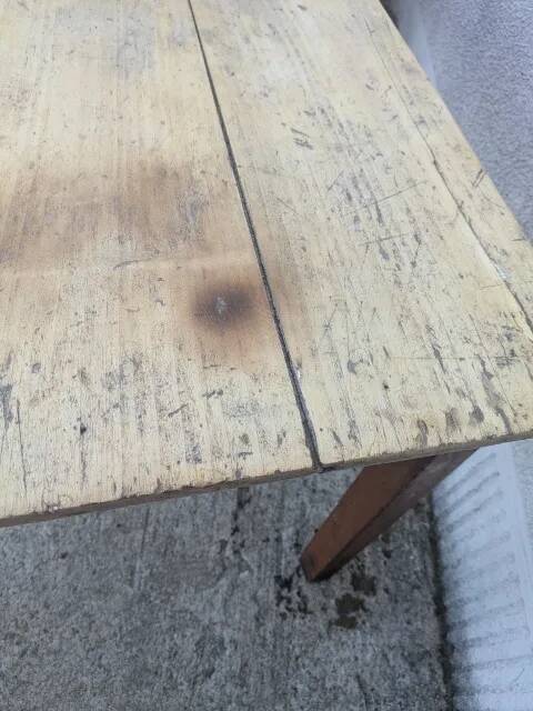 Farm table