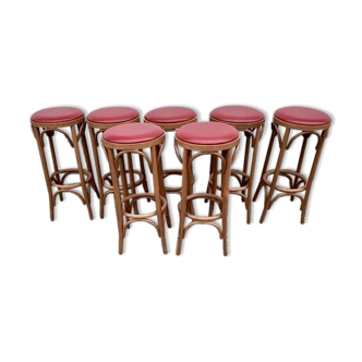 Lot de 7 tabourets de bar en bois courbé assise skaï rouge