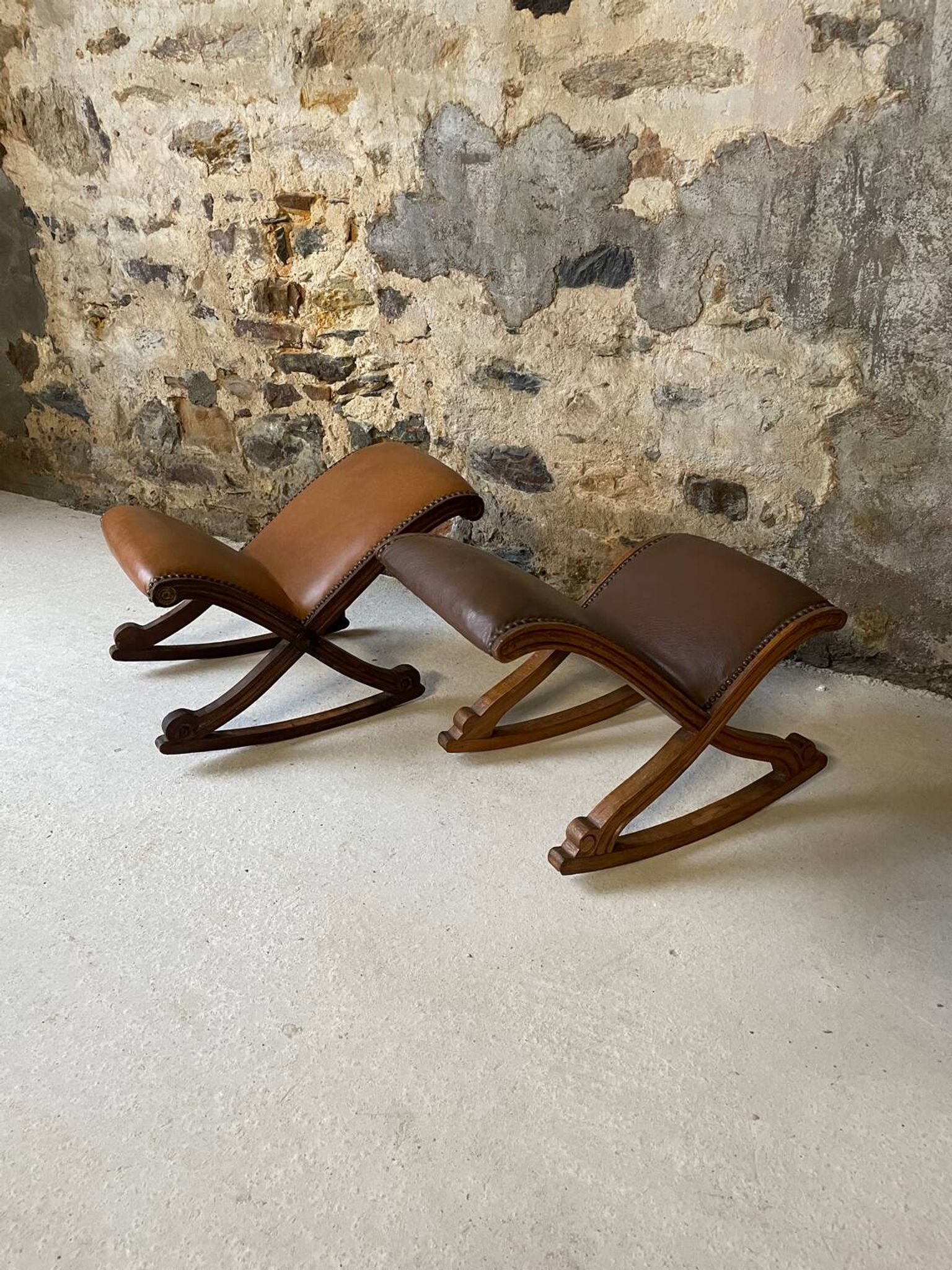 Set of 2 wooden and studded leather footrests