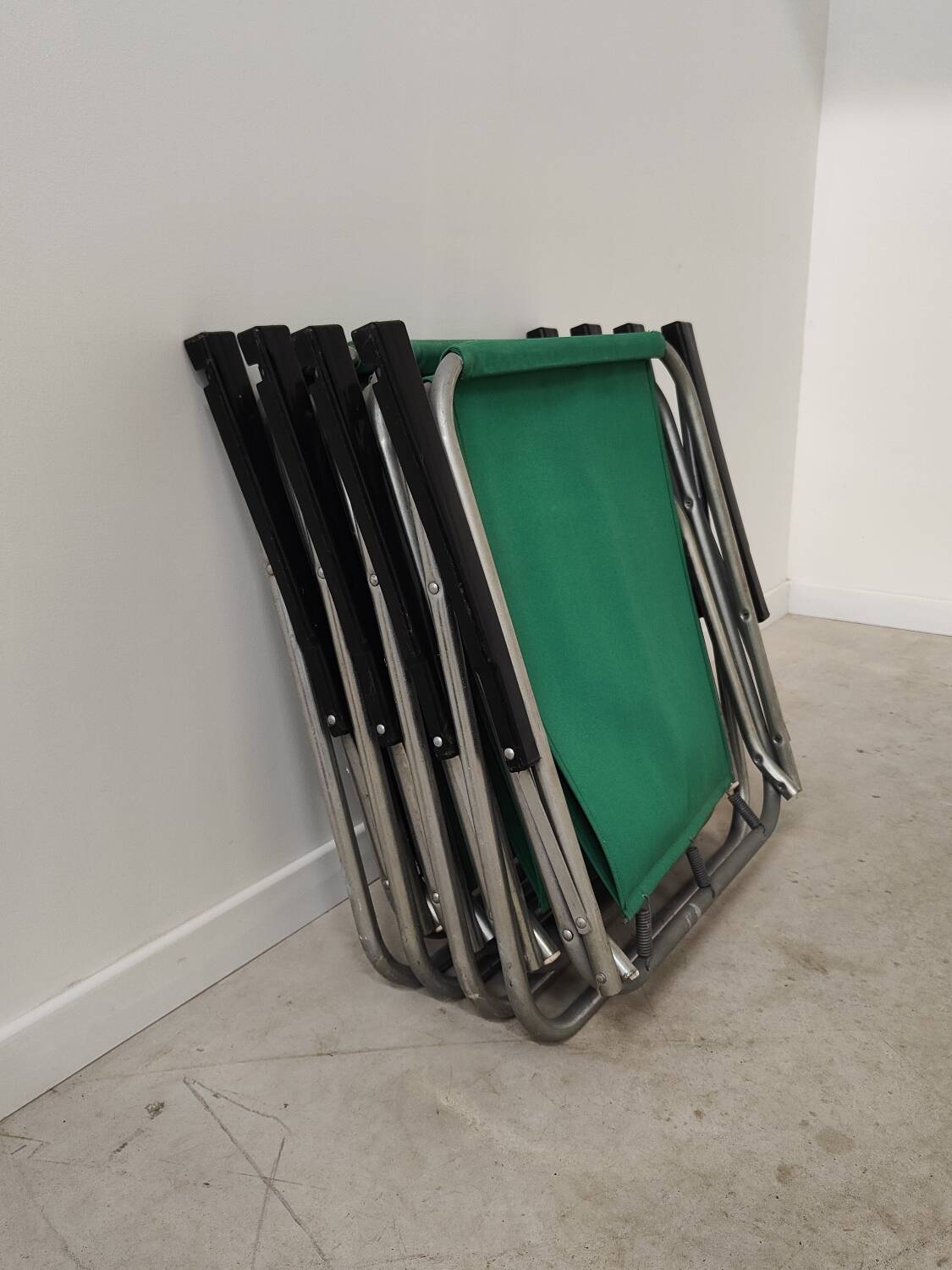 Set of 4 folding chairs with green canvas and aluminum frame