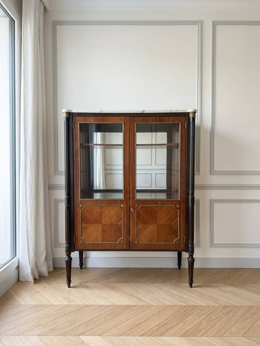 Louis XVI style cabinet/display case in very good condition.