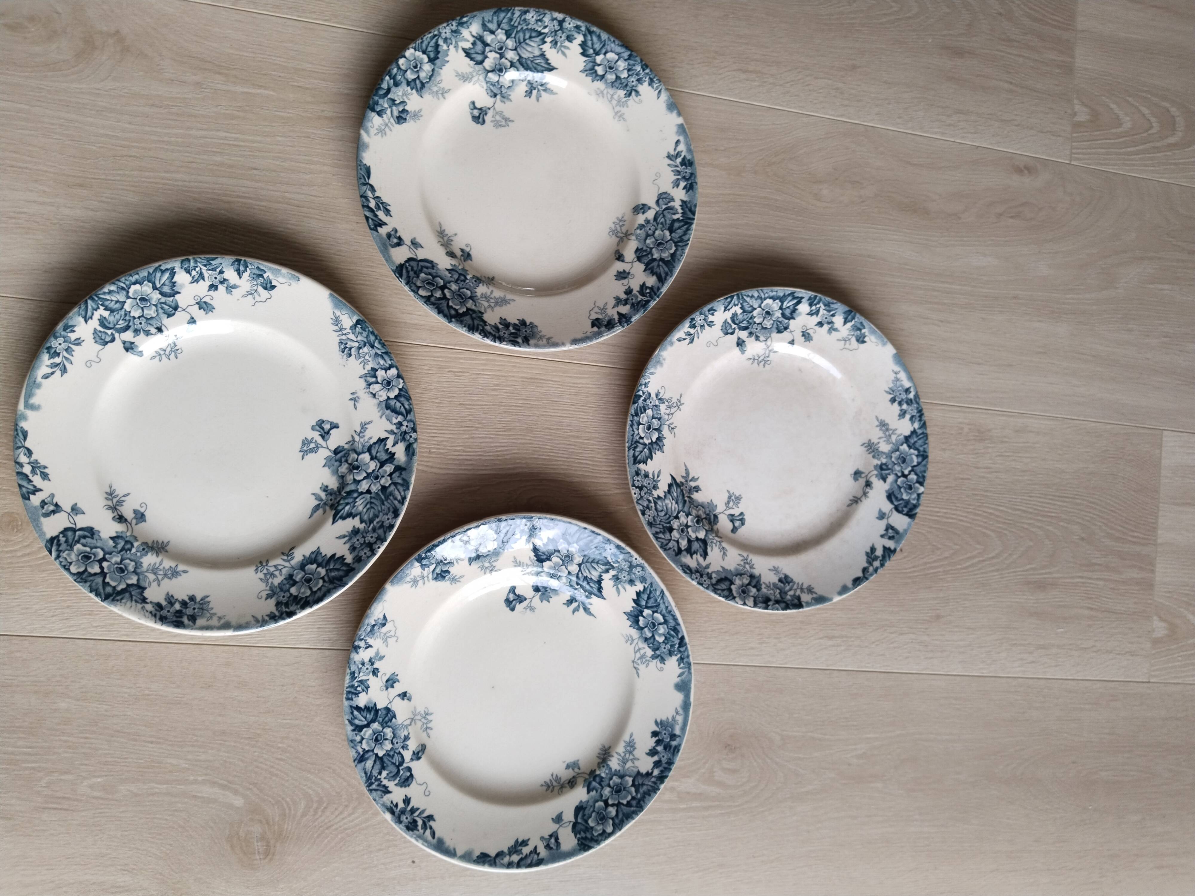 Flat plates (4) in earthenware from Saint Amand and Hamage, Terre de fer, Marie Louise model, c