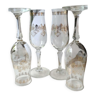 Lot 4 flûtes à champagne en verre