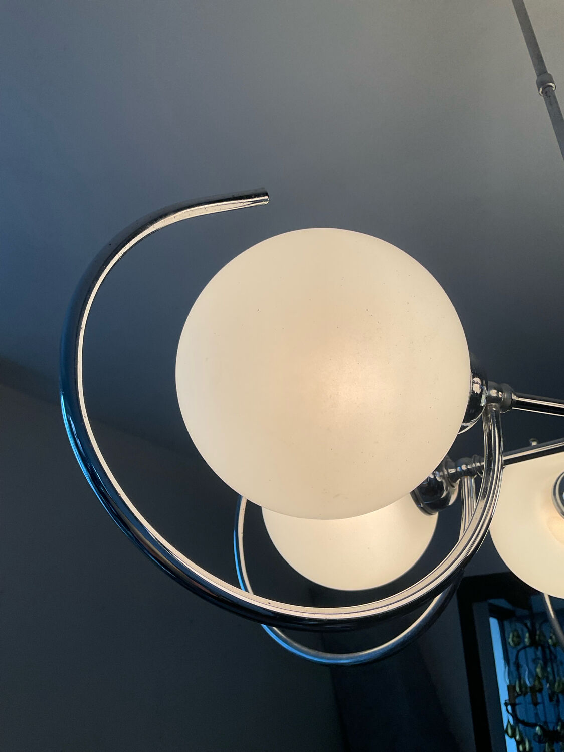 Art Deco chandelier with 6 lights in opaline glass and chrome metal.