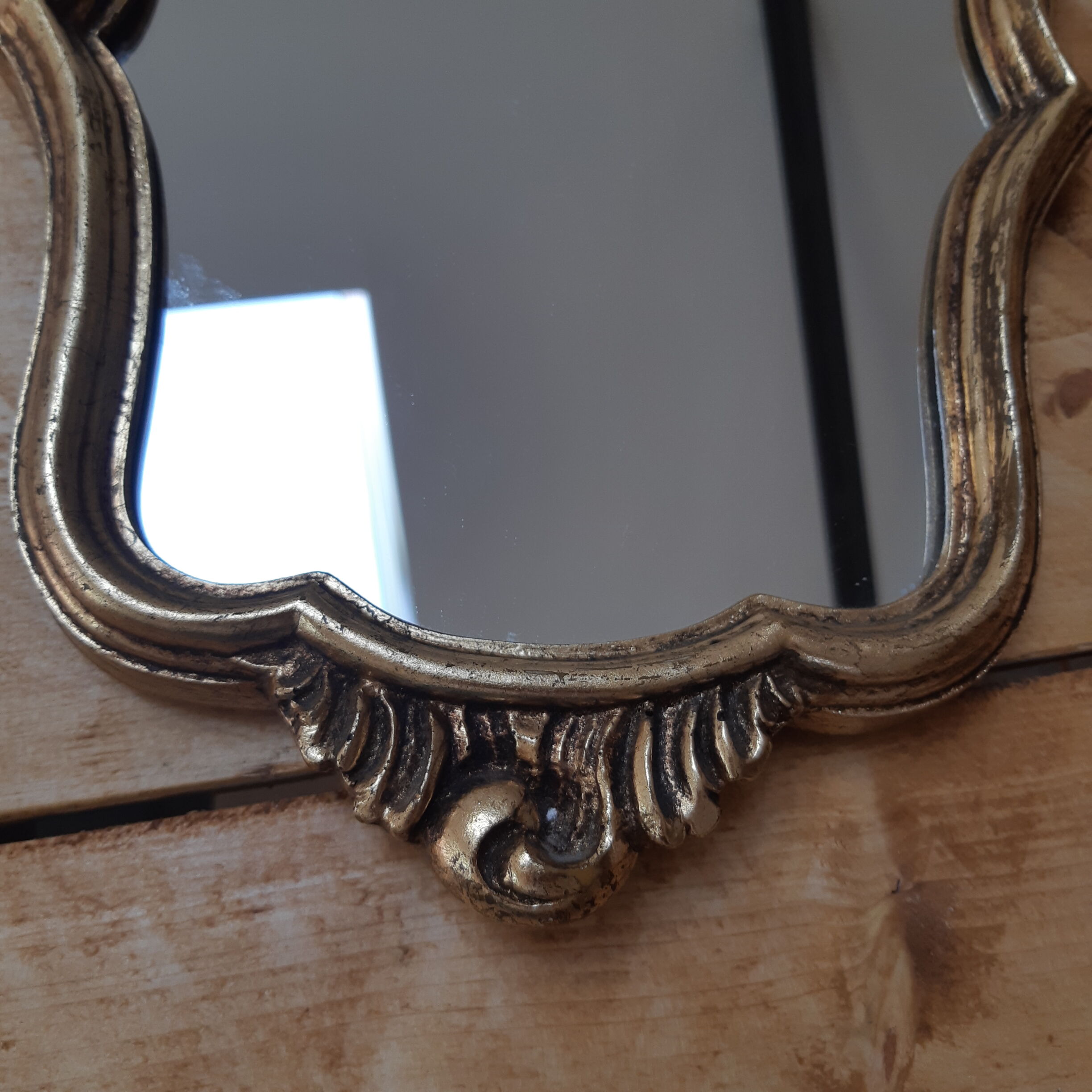 Golden mirror 29x37cm