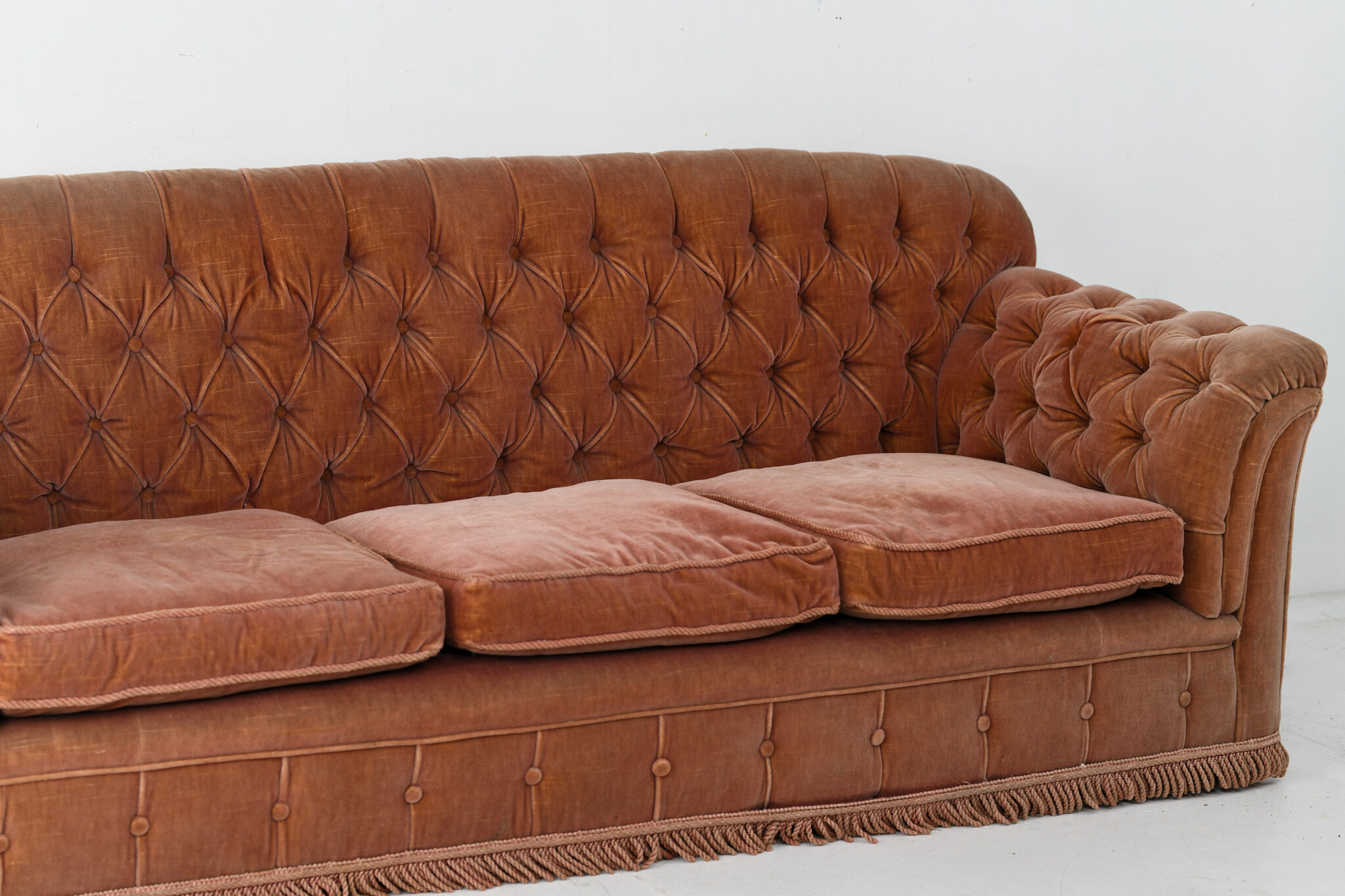 Crushed velvet button back sofa