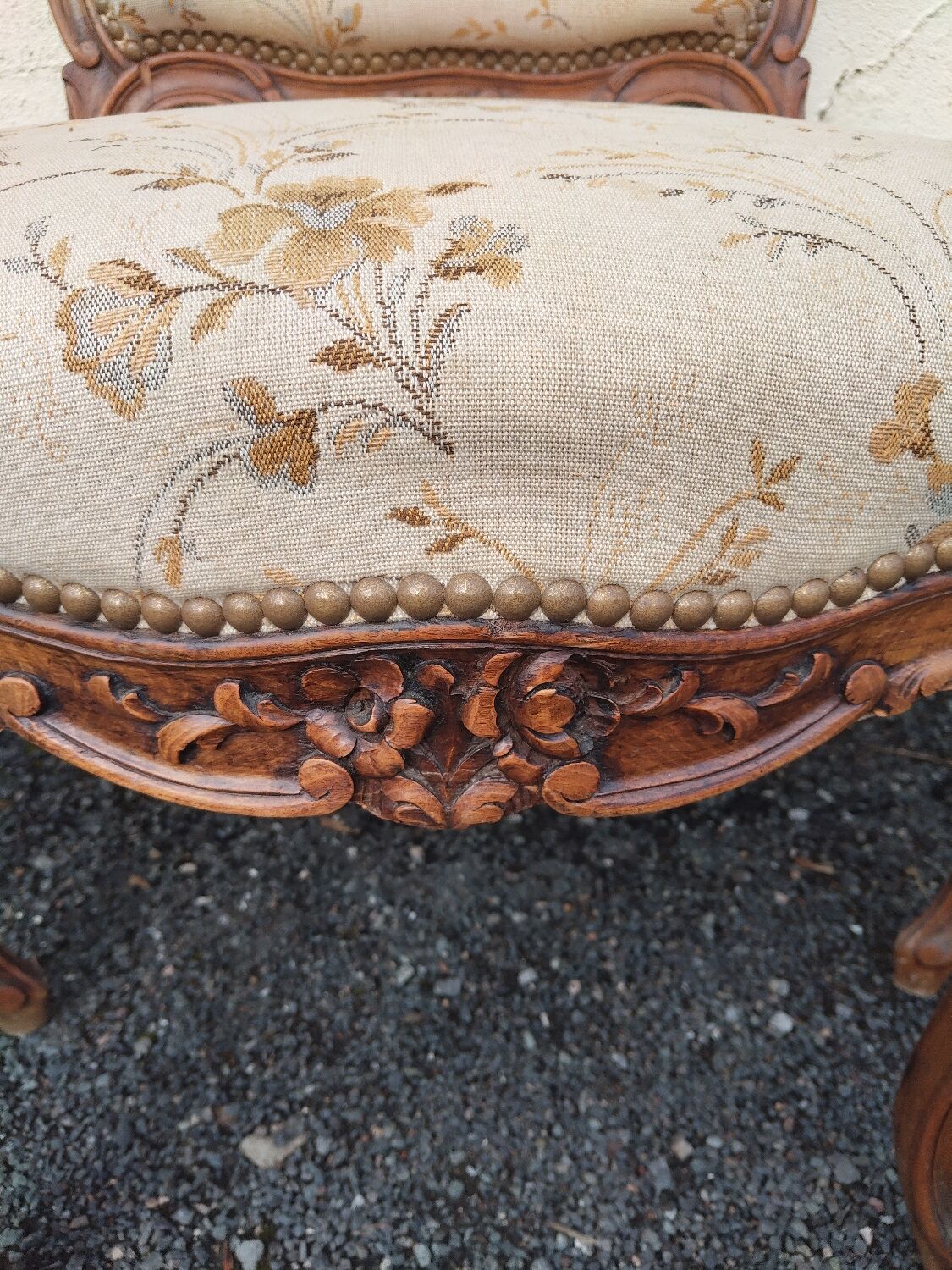Suite de 3 fauteuils style Louis XV en bois sculpté – tapisserie tradi
