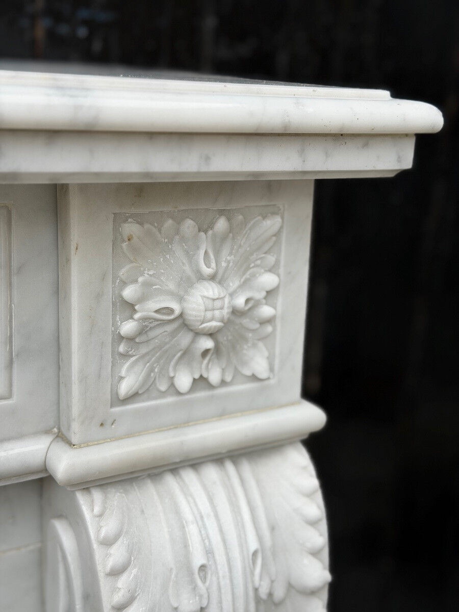 Louis XVI style fireplace in Carrara marble, circa 1880.