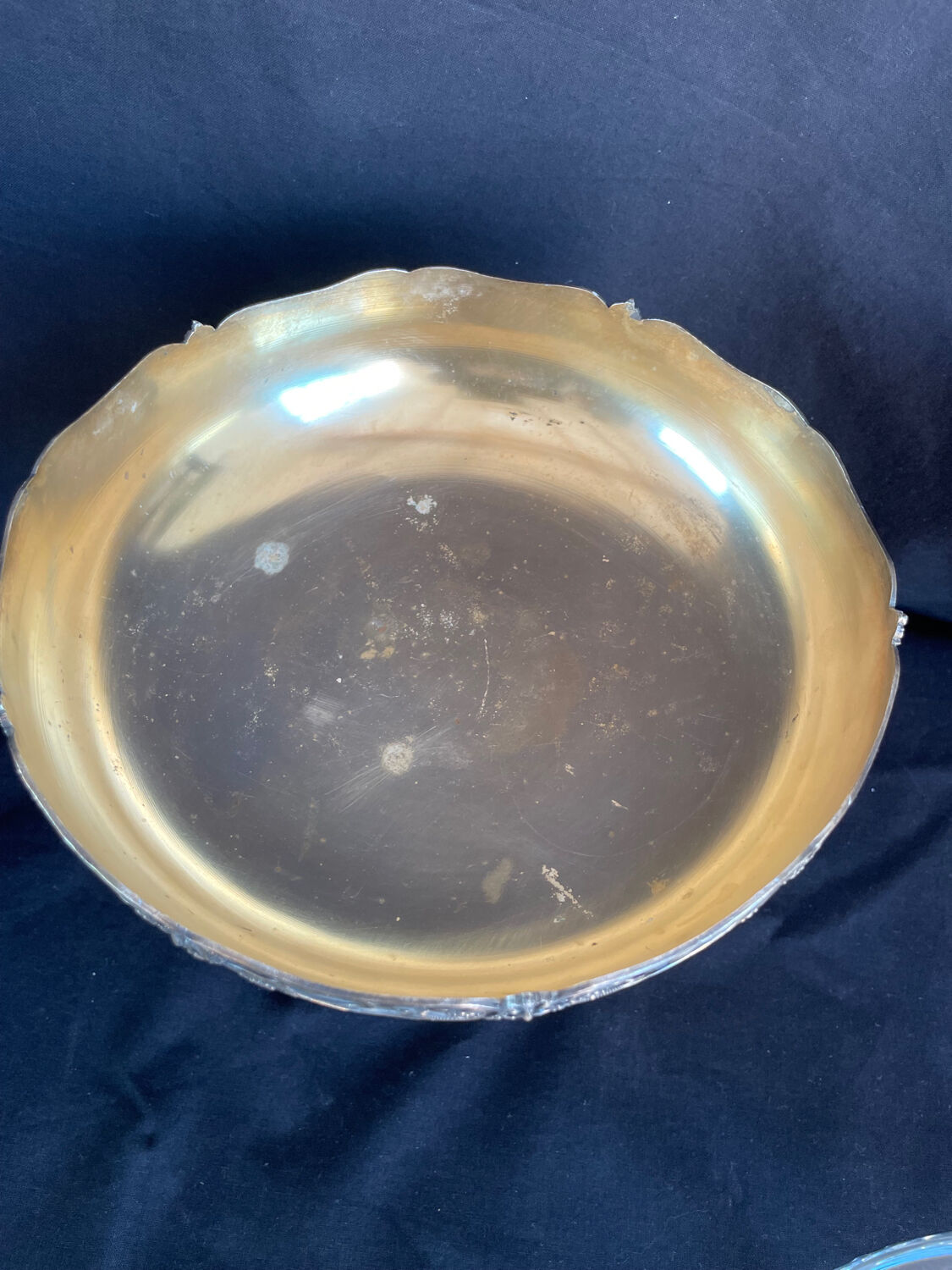 Cup/bezel in metal and glass