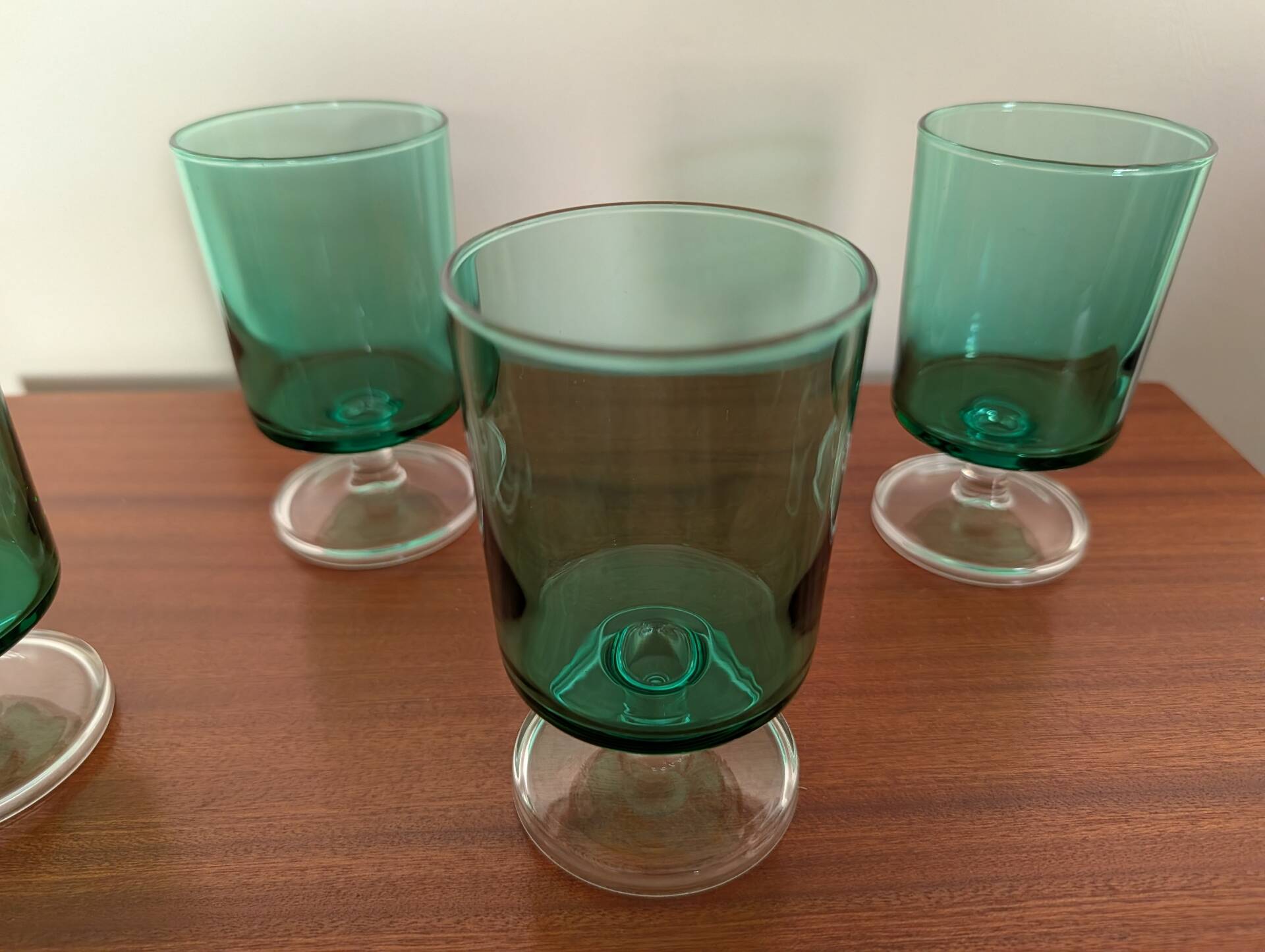 4 stemmed glasses in emerald green glass – 1970s