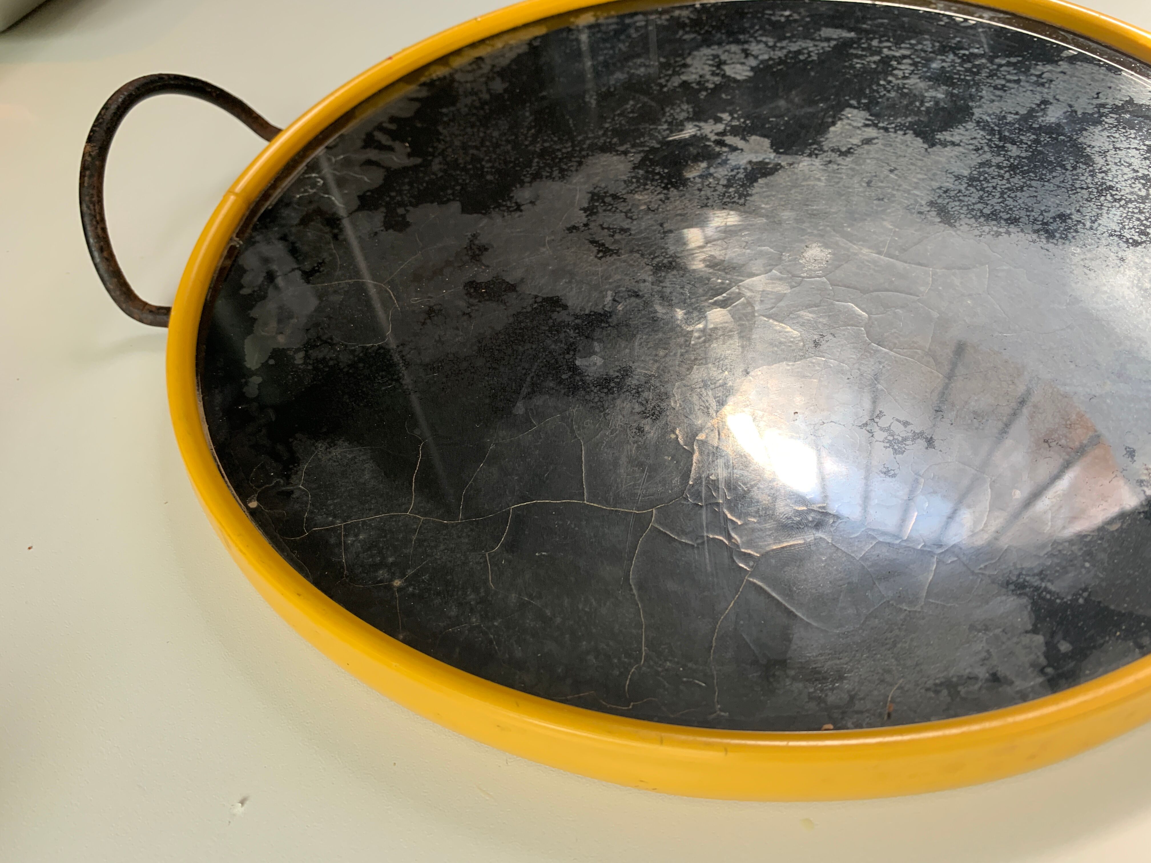 50s top in black eglomized glass and yellow plastic tower.