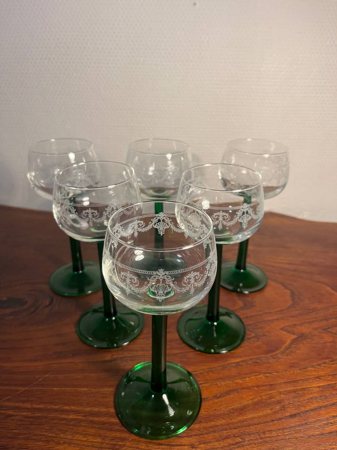 Wine glass with chiseled decoration