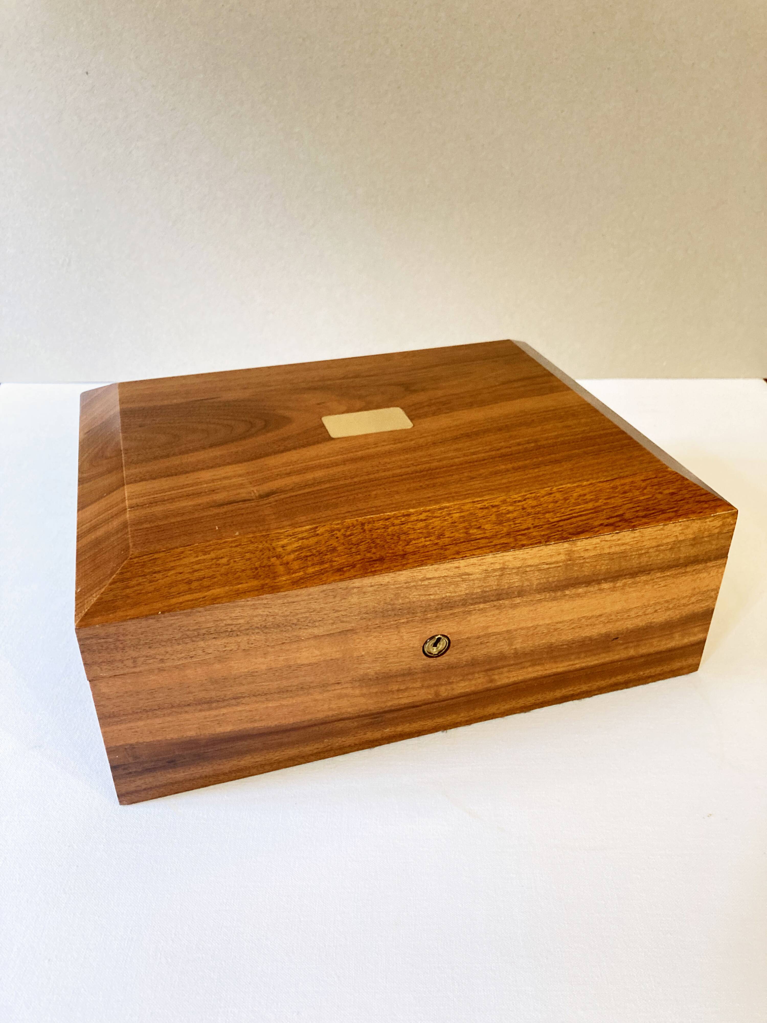 Cedar wood humidor