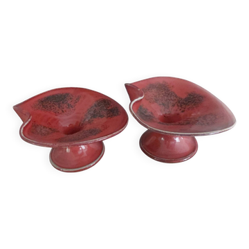 Pair of speckled red and black glazed stoneware ceramics – Signature