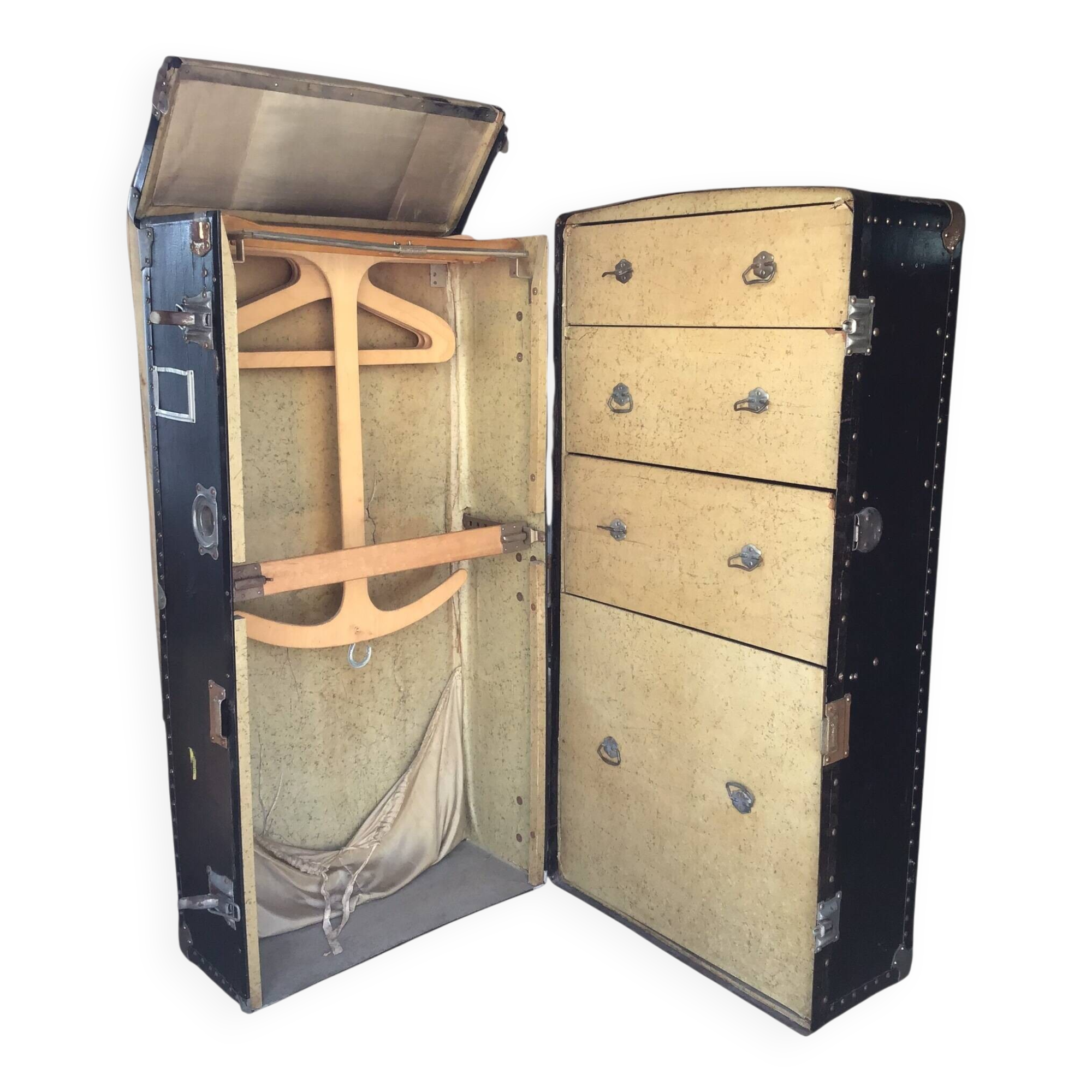 Antique vertical cabin trunk – 109 cm – parchment interior