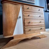 Moustache leg commode